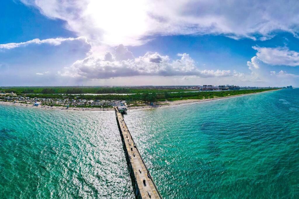 Home With A Pool Close To Beach And Fll Airport Pool Heated October- March Форт-Лодердейл Екстер'єр фото