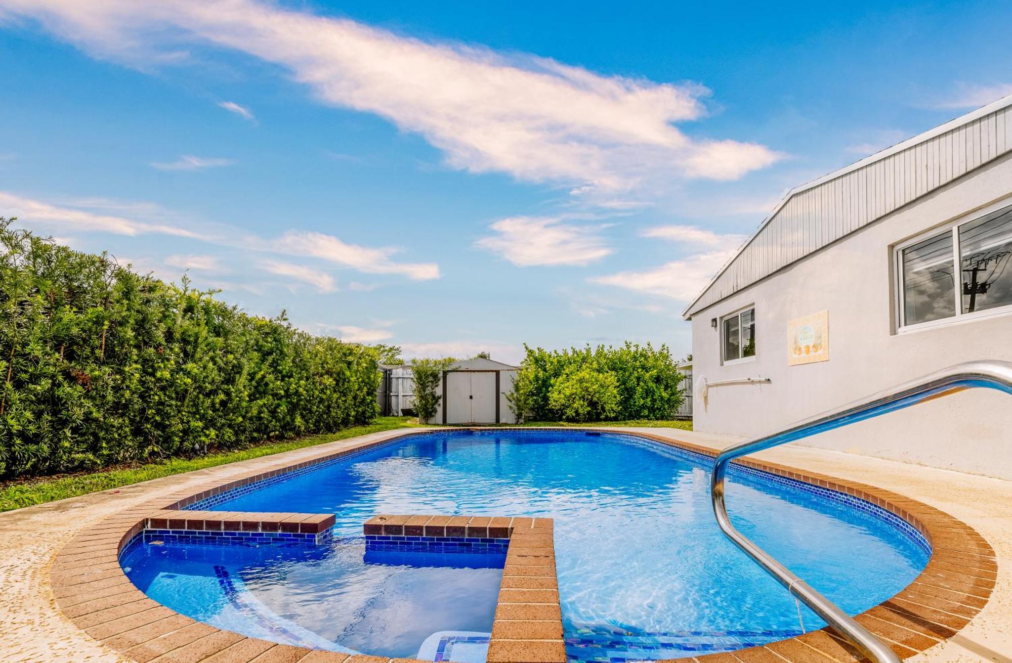 Home With A Pool Close To Beach And Fll Airport Pool Heated October- March Форт-Лодердейл Екстер'єр фото
